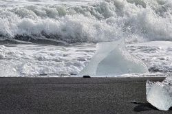 Eisbrocken am Reynisfjara Strand 1